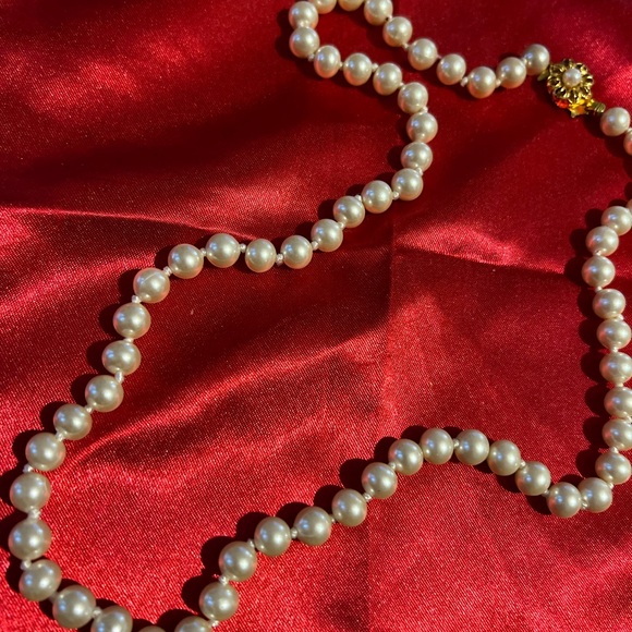 String of faux pearls classic style - Picture 9 of 15